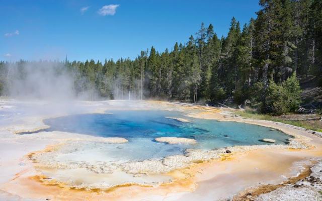 Les sources chaudes de Bouillante : un phenomene volcanique unique